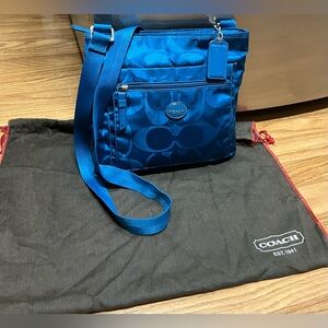2014 Coach Gateway signature logo cross body bag Nylon Royal Blue.